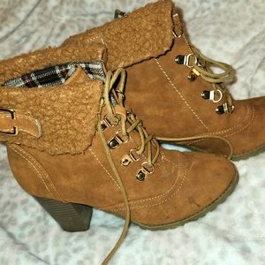 Lucita ankle boots with laces